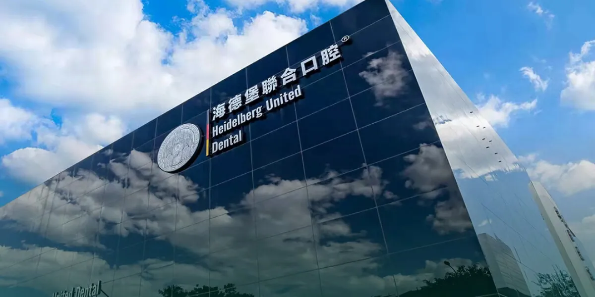 海德堡联合口腔医院采用全息数智化，种植效果提前预见